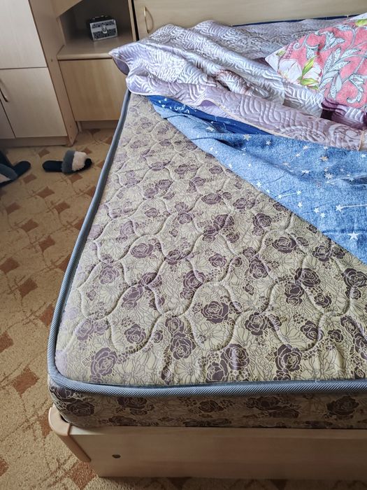 Продам двухспальную кровать