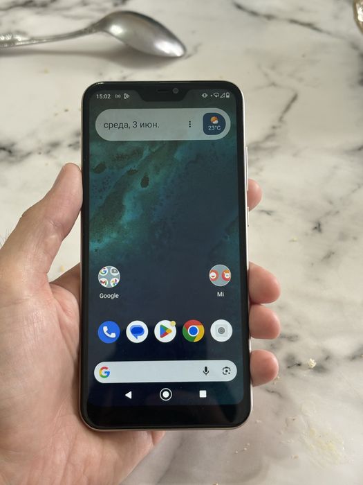 Продам Xiaomi Mi A1 (Android One)