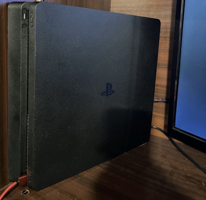 Продава се pls4 +слушалки