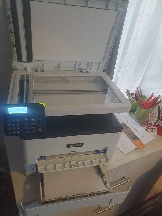 Imprimanta alb-negru marca Xerox B225 aproape noua