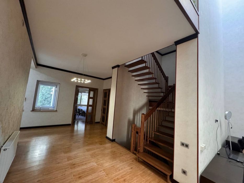 Сдается Срочно Яккасарайский р-н шикарный большой дом