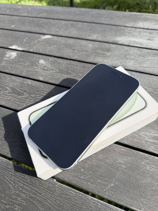 Iphone 15 green