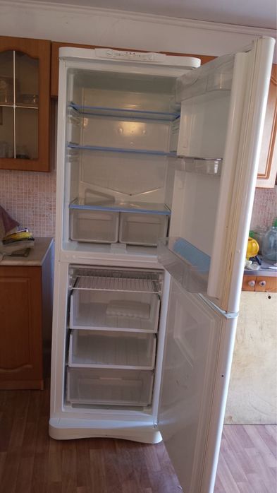 Холодильник Indesit