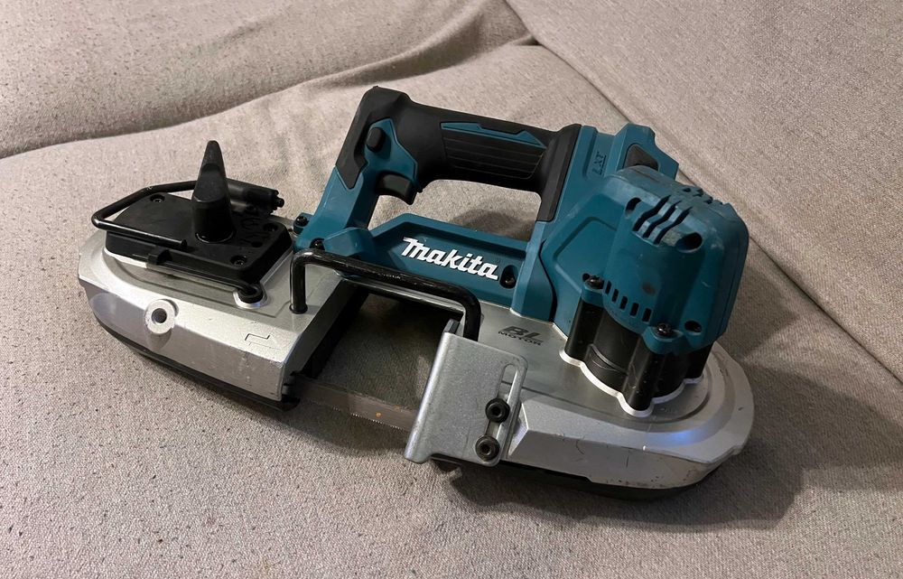Fierastrau cu banda Makita DPB183 18V LXT profesional