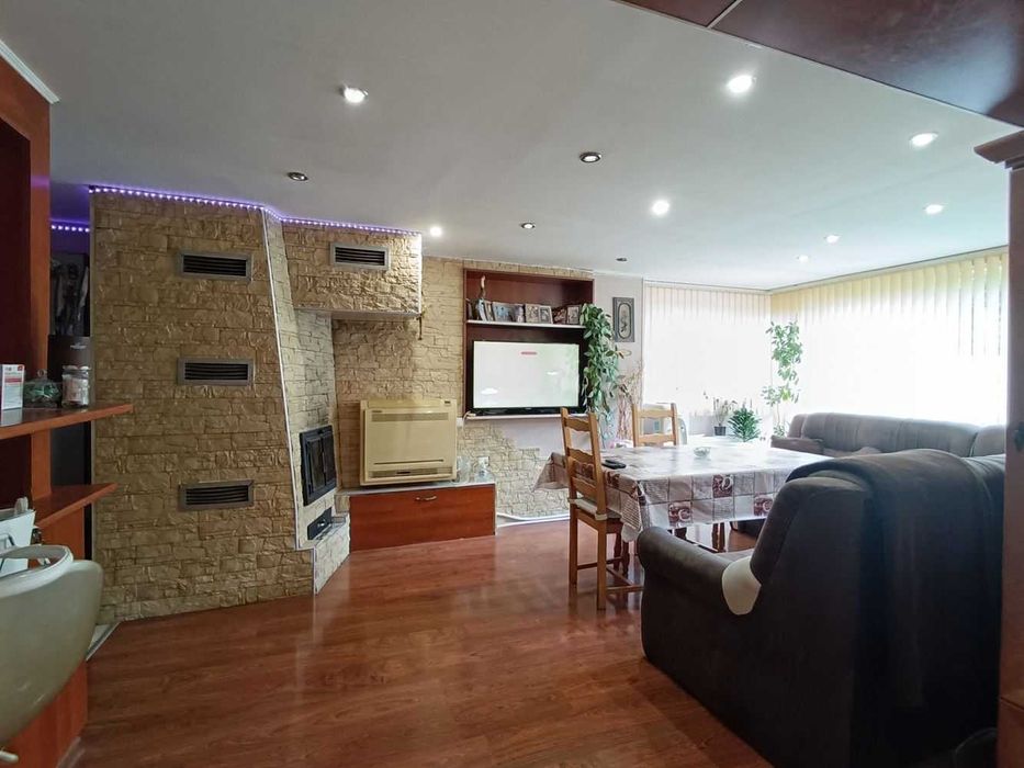 Продава се Къща в с. Момин сбор, Област Велико Търново - 300 кв.м за 544 €/кв.м - Снимка #2