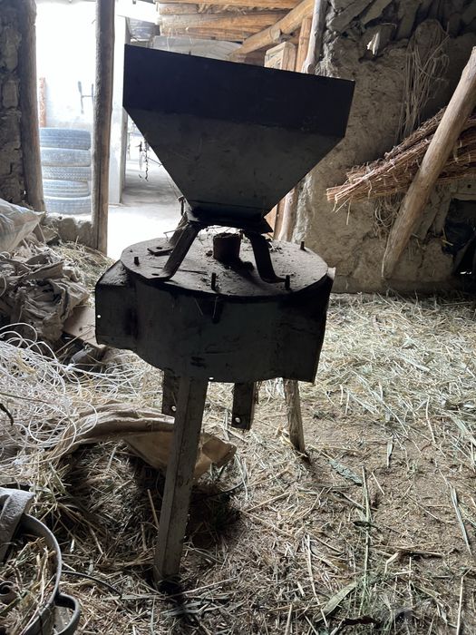 Oʻt maydalaydigan va don maydalaydigan aparatla 220 volt 4 ming abarot