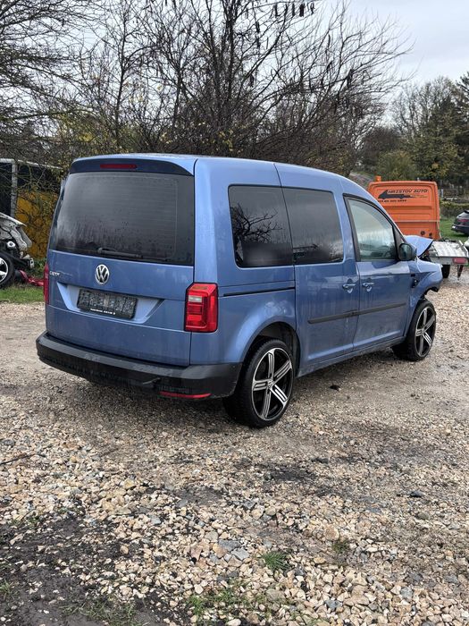 VW Caddy 2.0TDI 5ск