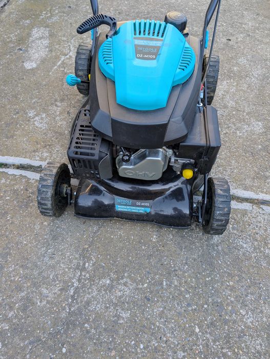 Mașină de tuns iarba Detolz