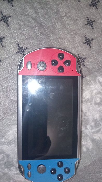 Продам игровую консоль