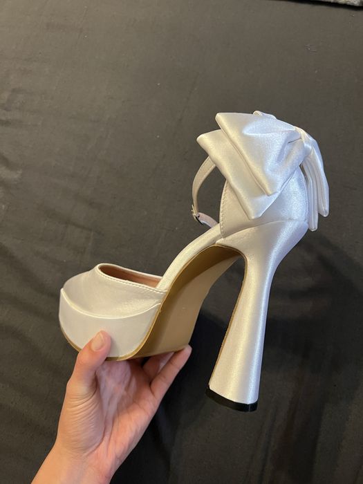 Бални обувки на висок ток и с платформа