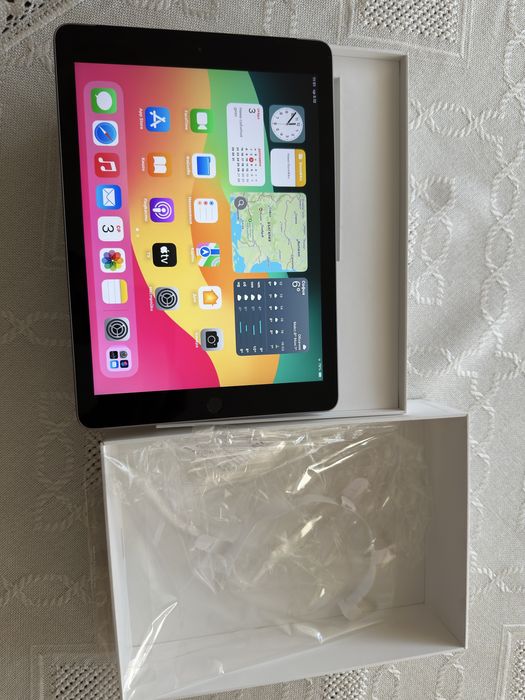 Apple Ipad ( 6 поколение) 32 ГБ + карта