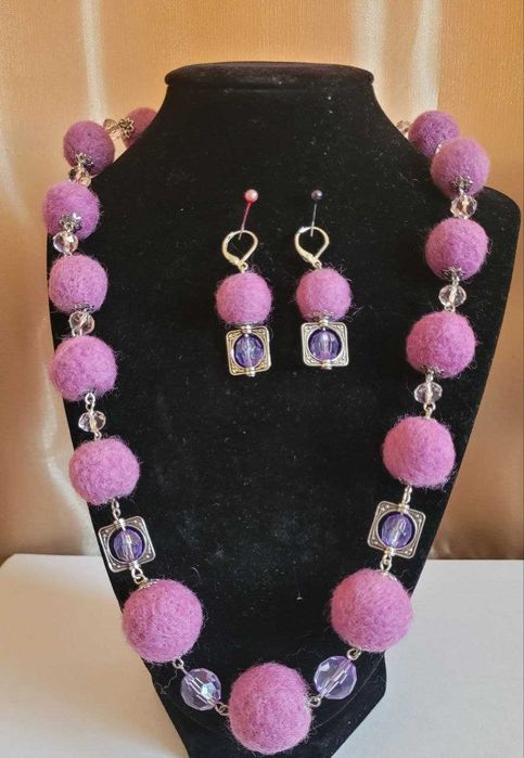 Красиво екологично бижу от вълна! Уникати за всяка изискана жена!