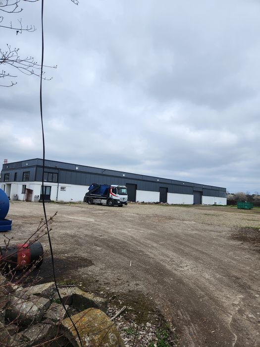 închiriez spațiu Hala 1200m teren 4620m