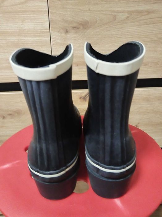 Детски гумени ботуши.