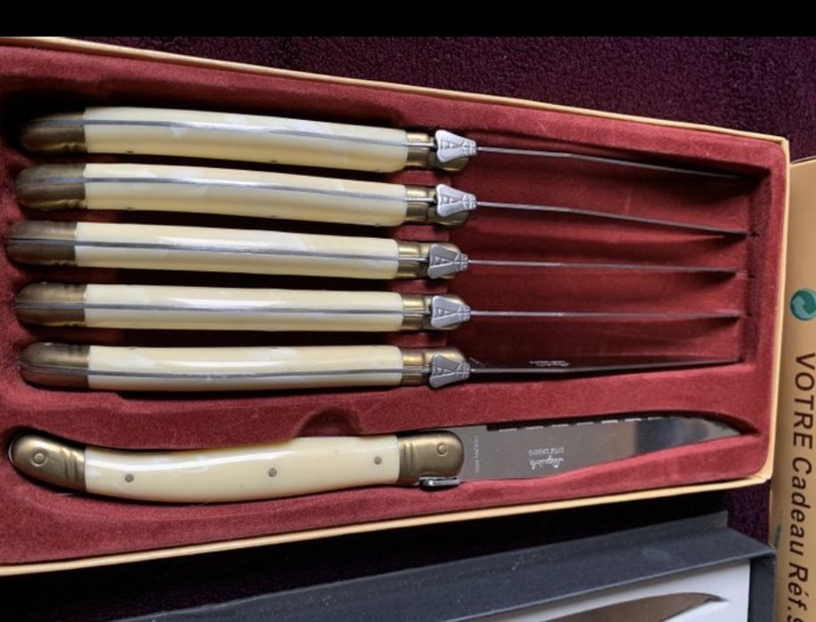 Doua seturi de cutite Laguiole