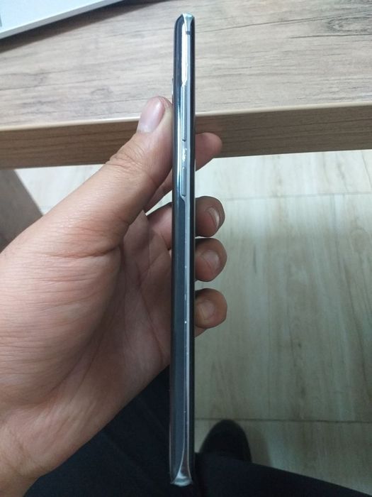 Samsung Galaxy S10 5G 256talik holati ideal