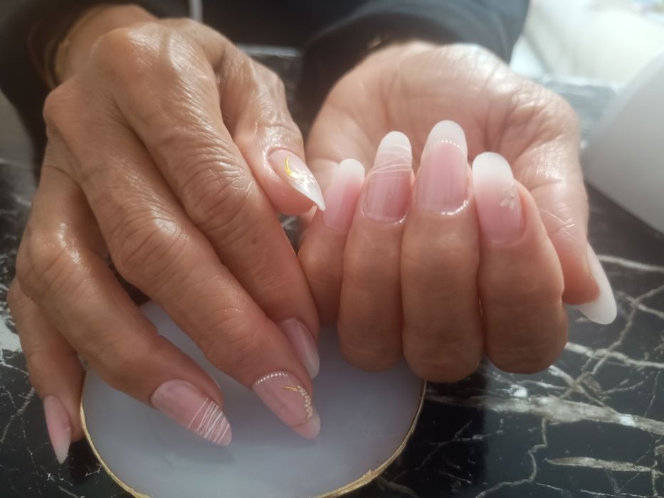 Manichiura - pedichiura Unghii cu gel, polygel sau oja semipermanenta