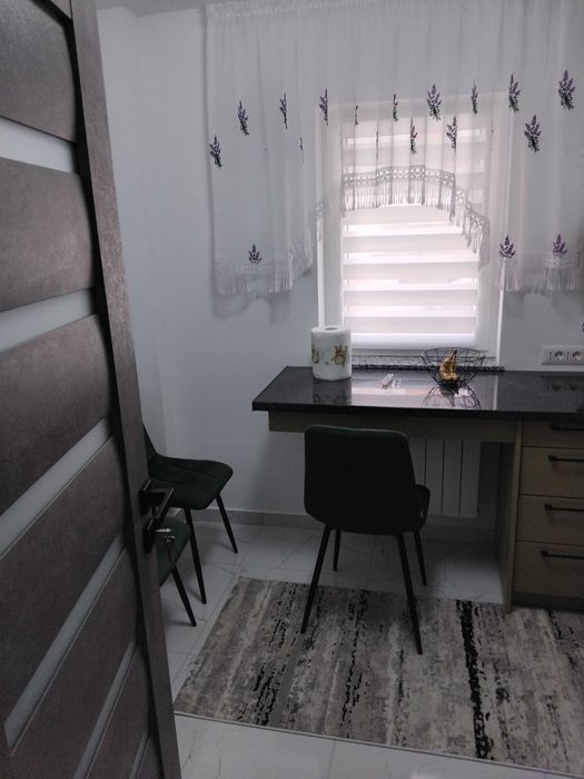 Inchiriez apartament 2 camere semidecomandat pe str Luceafarului parter