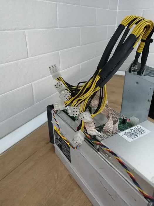 Продам Antminer Asic S9