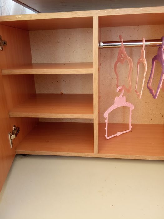 Кукольный шкаф для вещей кукол.