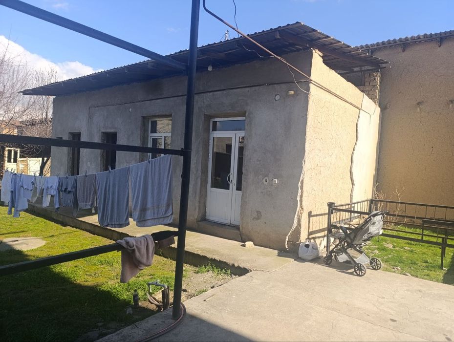 Uy zangiotada joylashgan 10 sotik uy tekkis torburche