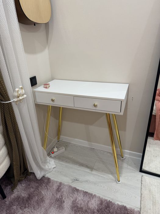 Продаю туалетный столик