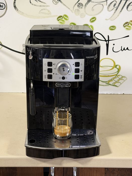 Кафемашина кафе автомат delonghi magnifica S с гаранция