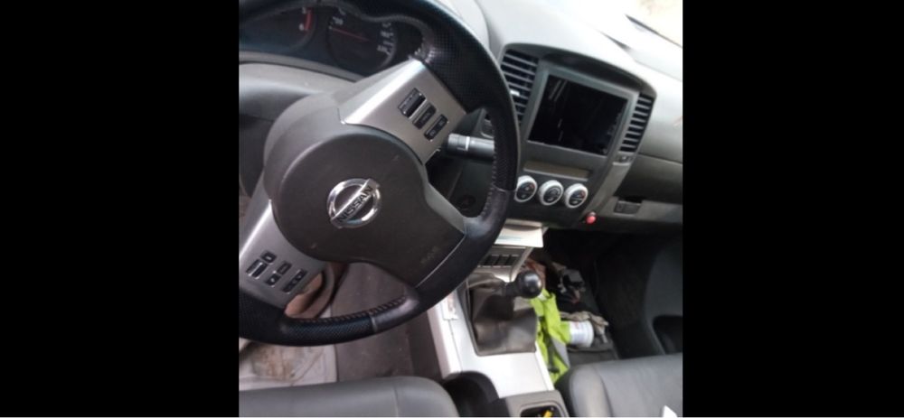 Продава се само на части Nissan Navara 2.5dci 191кс 2012