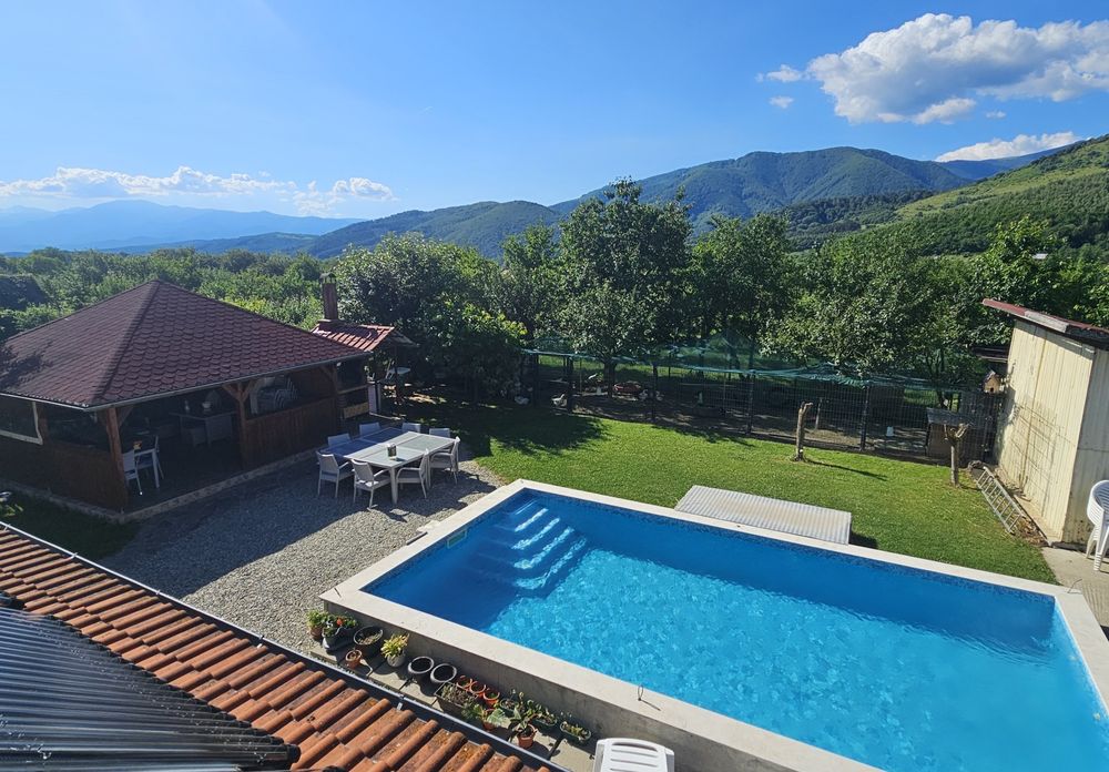 Cabană cu Piscina in Tocile (Sadu)