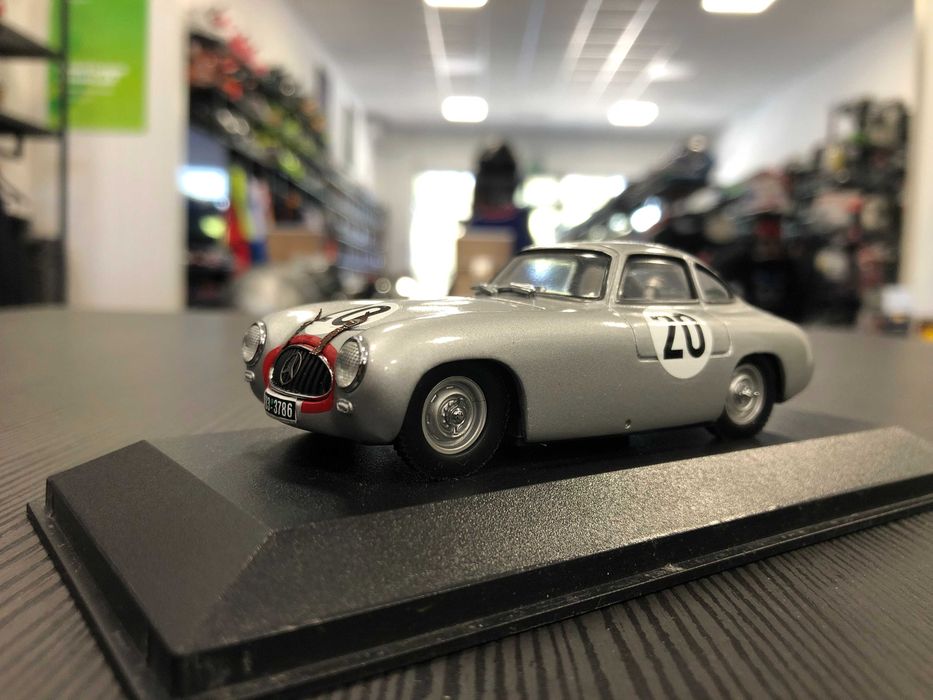 Колекционерски модел метална количкаMODEL MAX MERCEDES 300SL 1:43 нова