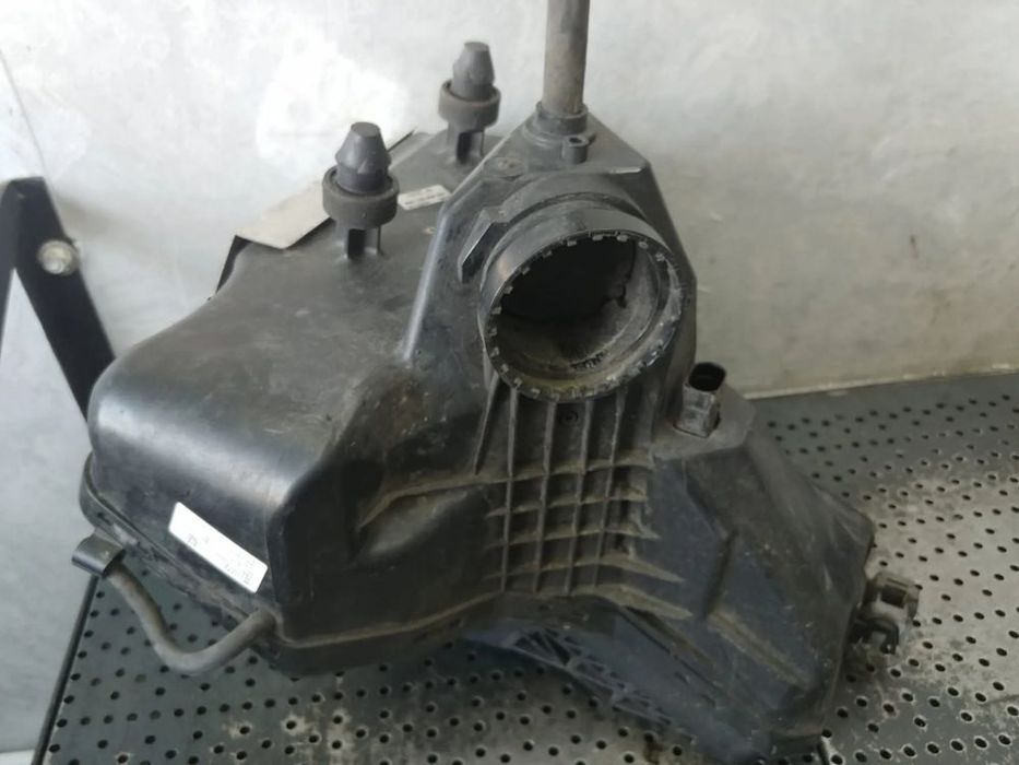 carcasa filtru aer 2.0 tdi audi a4 b8 8k  8k0133835ad