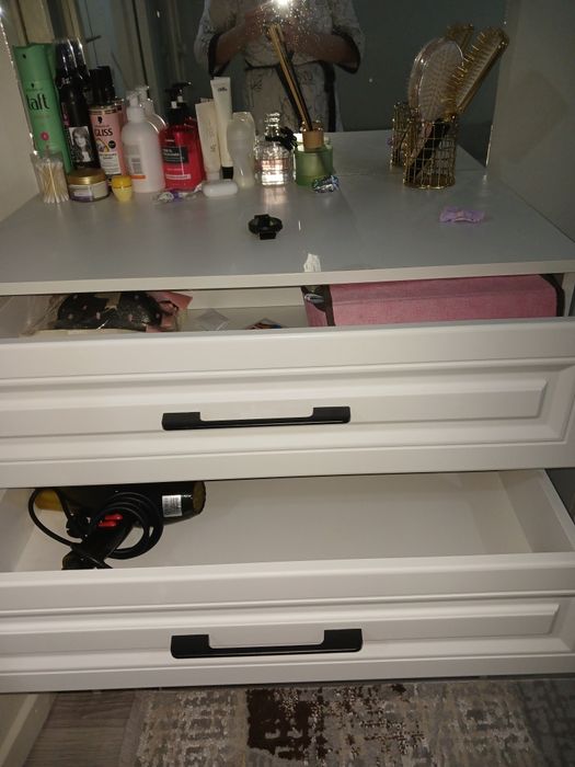 Продам Тумбочку с зеркалом