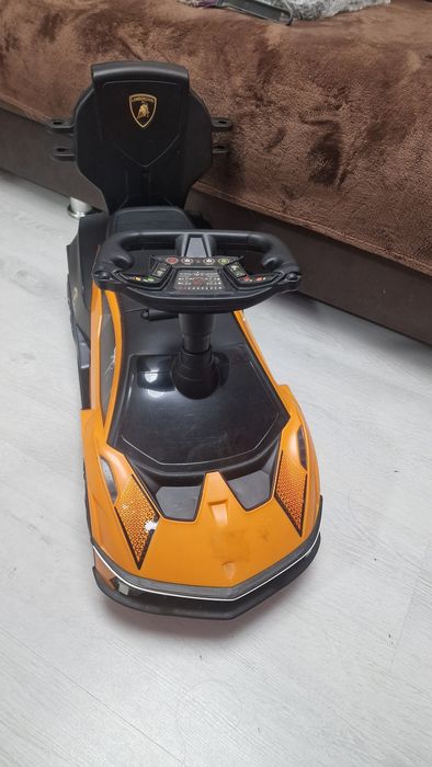 Masinuta Lamborghini ride-on cu sunete