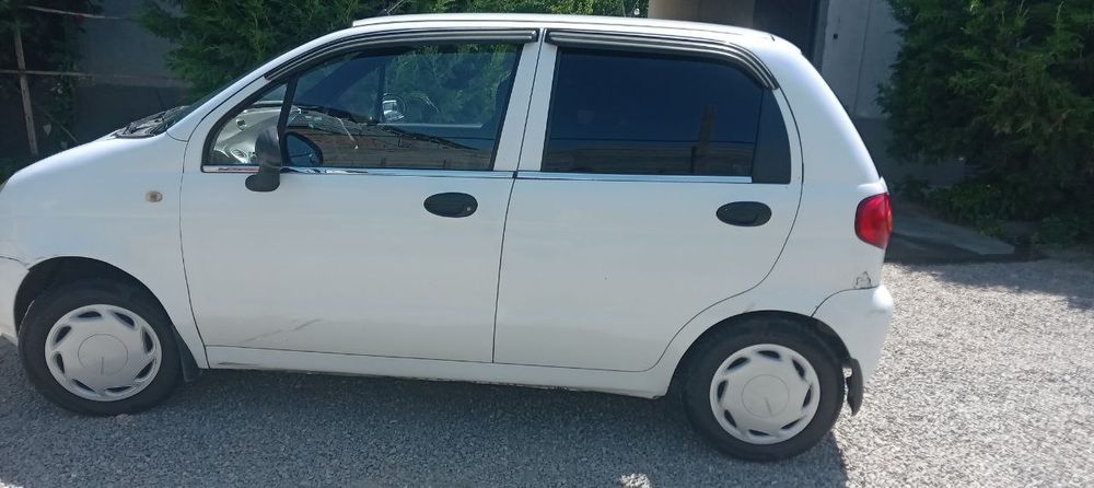 Matiz 2002 yil sotiladi xolati yaxwi. Rangi oq. Urilmagan. Kraska bor.