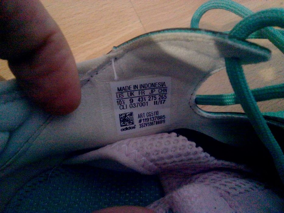 Маратонки  за водни спортове Adidas ном 43 1/3 и за тенис на маса и бадмингтон Yonex Ном. 40