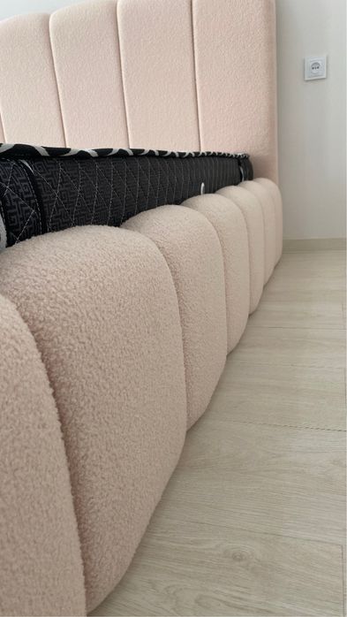 Кровать двуспальная с подъемным механизмом