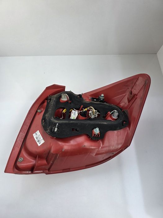 Ляв стоп Toyota Auris E15 010-012г.