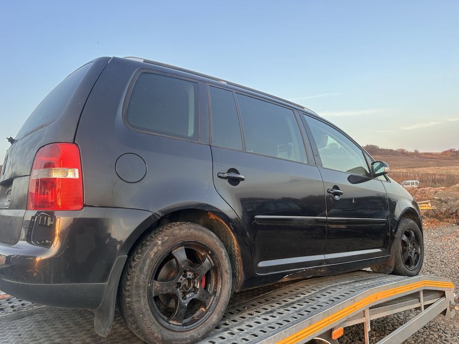 Dezmembrez  Volkswagen Touran