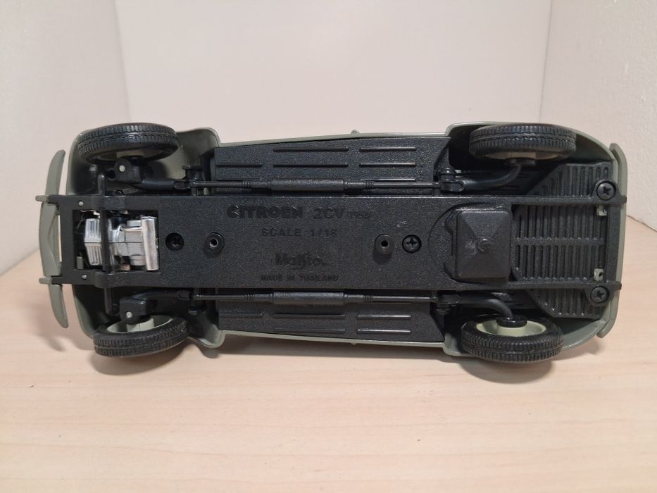 Citroen 2CV maisto 1:18