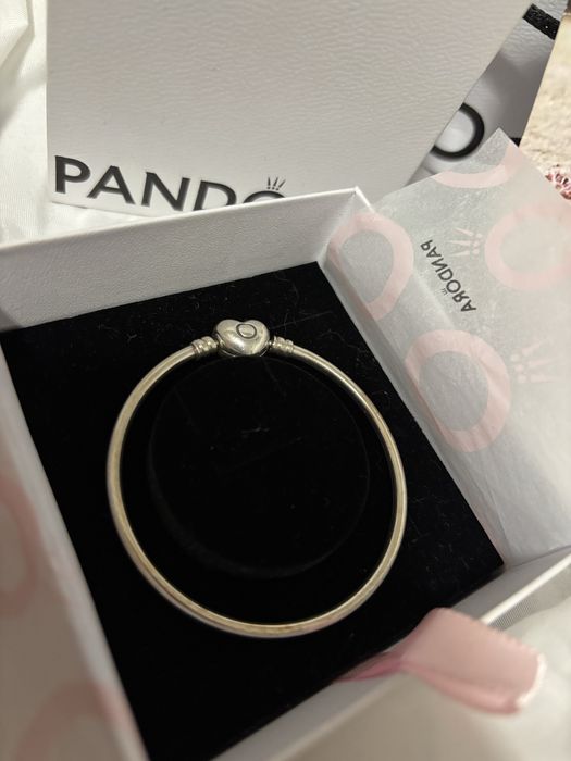 Твърда гривна на pandora