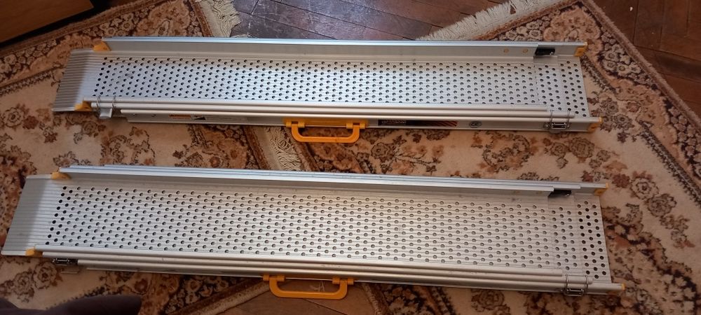 Rampă telescopică aluminiu ( ideal pentru căruț pers. dizabilități )