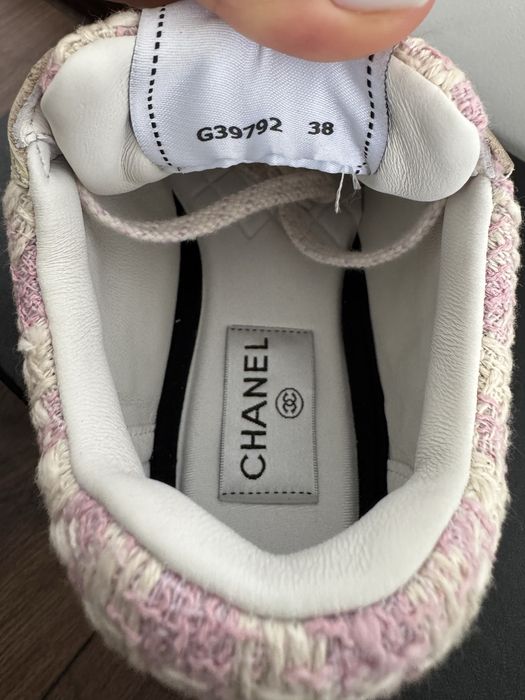 Chanel Tweed Suede Calfskin CC sneakers Ecru/Pink