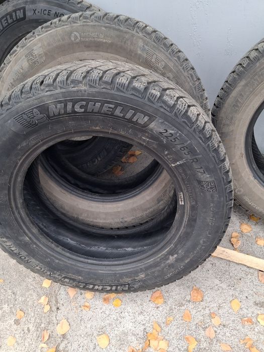 Продам зимние шины с шипами