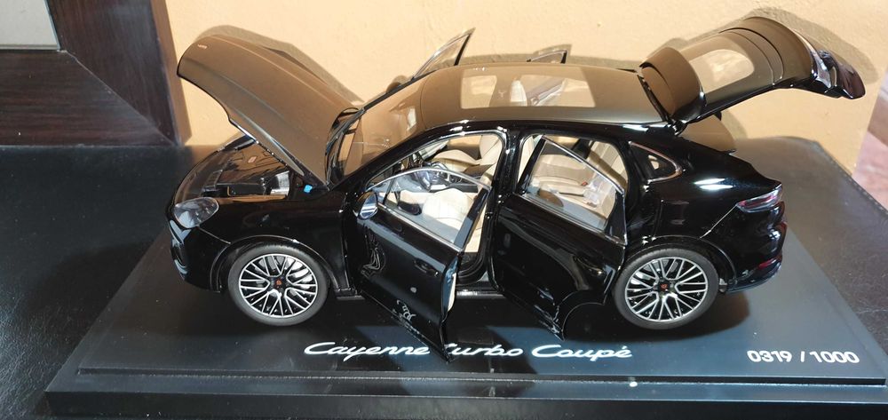 Macheta 1:18 Norev Porsche Cayenne Turbo Coupe Dealer Limited Edition No. 0319/1000 (cu vitrina originala inclusa)