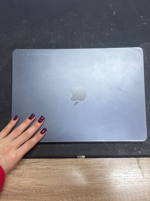 Apple MacBook Air 13" (M2, A2681)