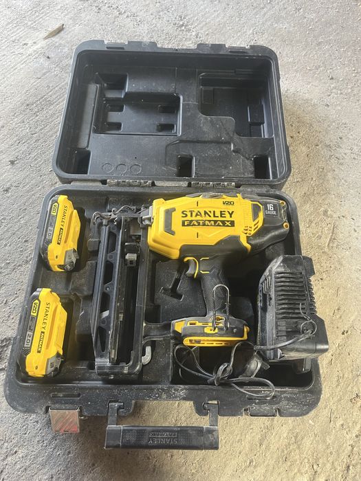 Vand pistol pentru cuie Stanley