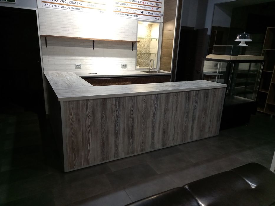 Барная зона новая.