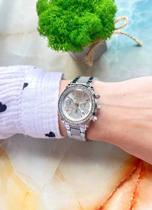 Ceas de mână damă Model 6 – Design Elegant – Cutie Cadou Inclusă