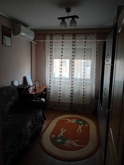 Vând apartament 3 camere m 16