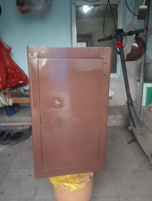 Продам шкаф металлический (сейф).